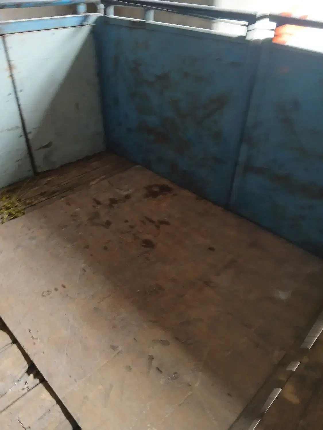 اتاق ایسزو چوبی.|خودرو سنگین|کرمان, |دیوار