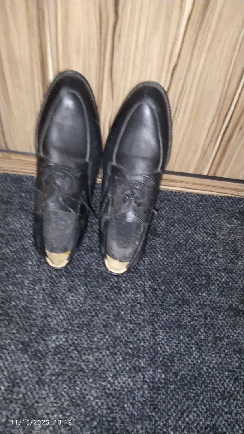 کفش مشکی درحدنوع به فروش میرسد|کیف، کفش، کمربند|رشت, معلم|دیوار