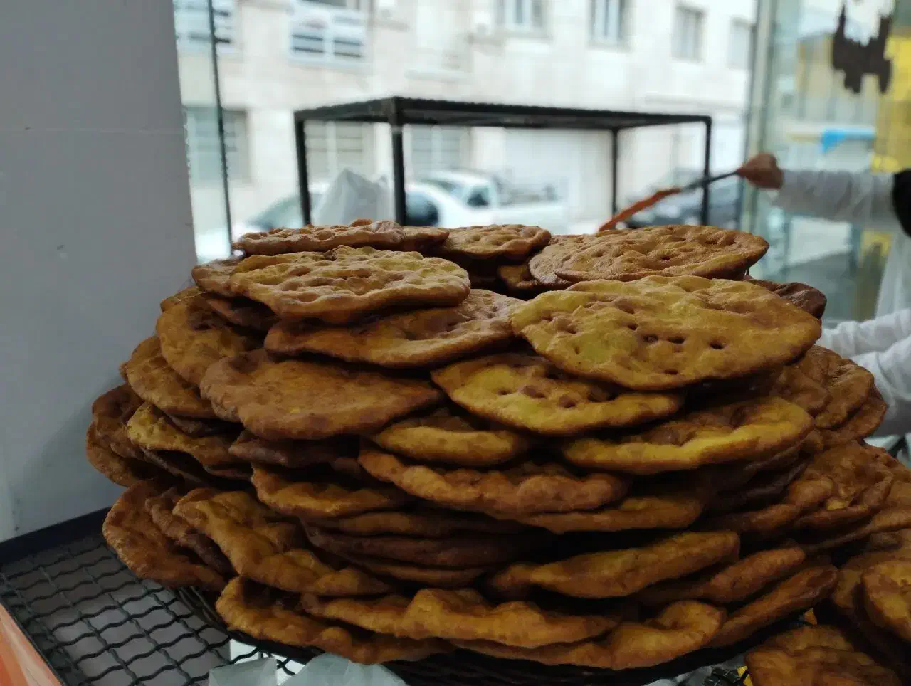 خانم برای درست کردن برساق و کولیره|استخدام خدمات فروشگاه و رستوران|سنندج, |دیوار