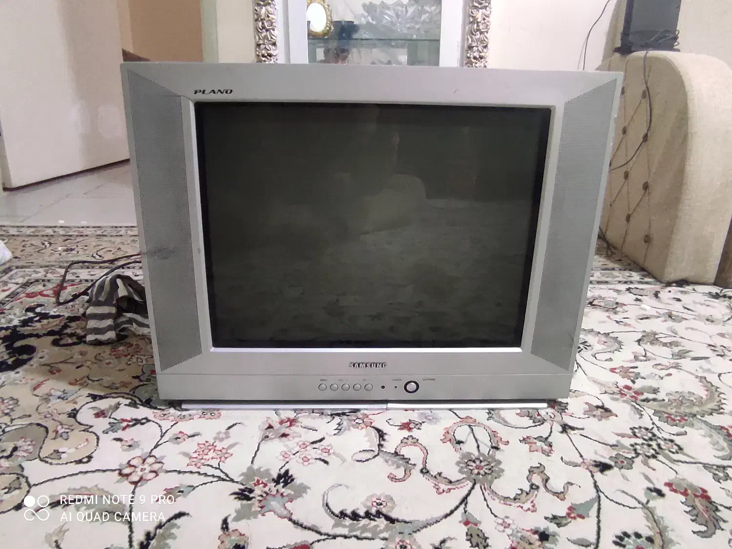 تلویزیون|تلویزیون و پروژکتور|پرند, فاز ۶|دیوار