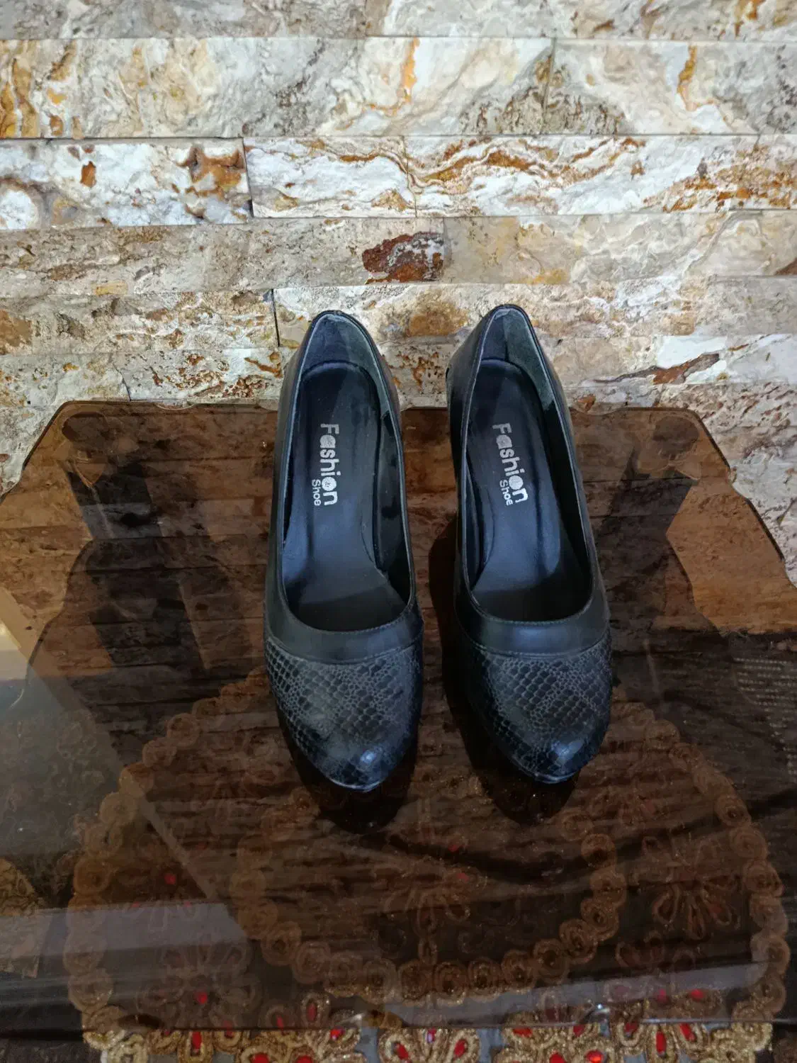 همه کفشا درحد نو می‌باشد|کیف، کفش، کمربند|میانه, |دیوار