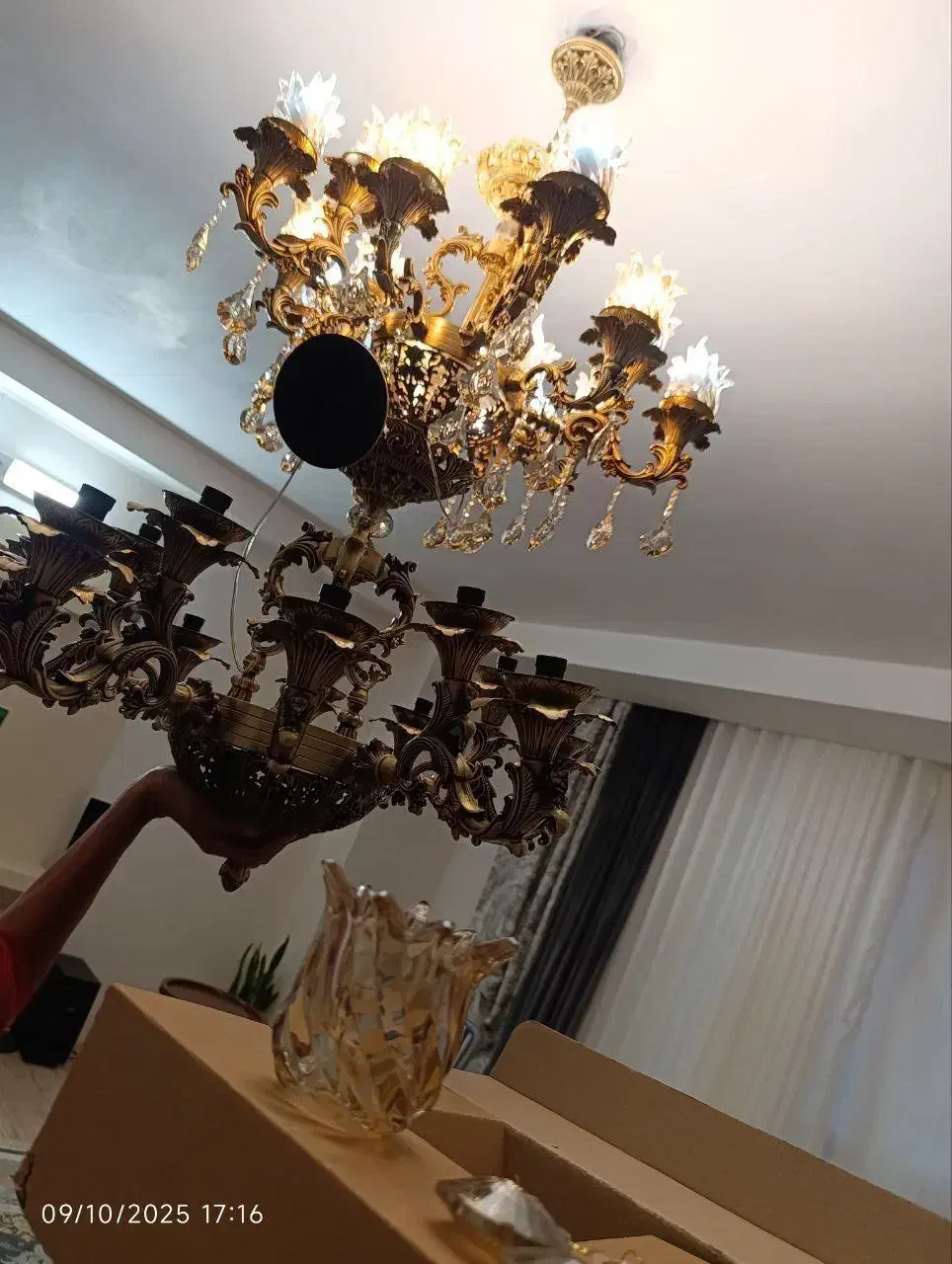 لوستر بزرگ برنزی|لوستر و چراغ آویز|بجنورد, |دیوار