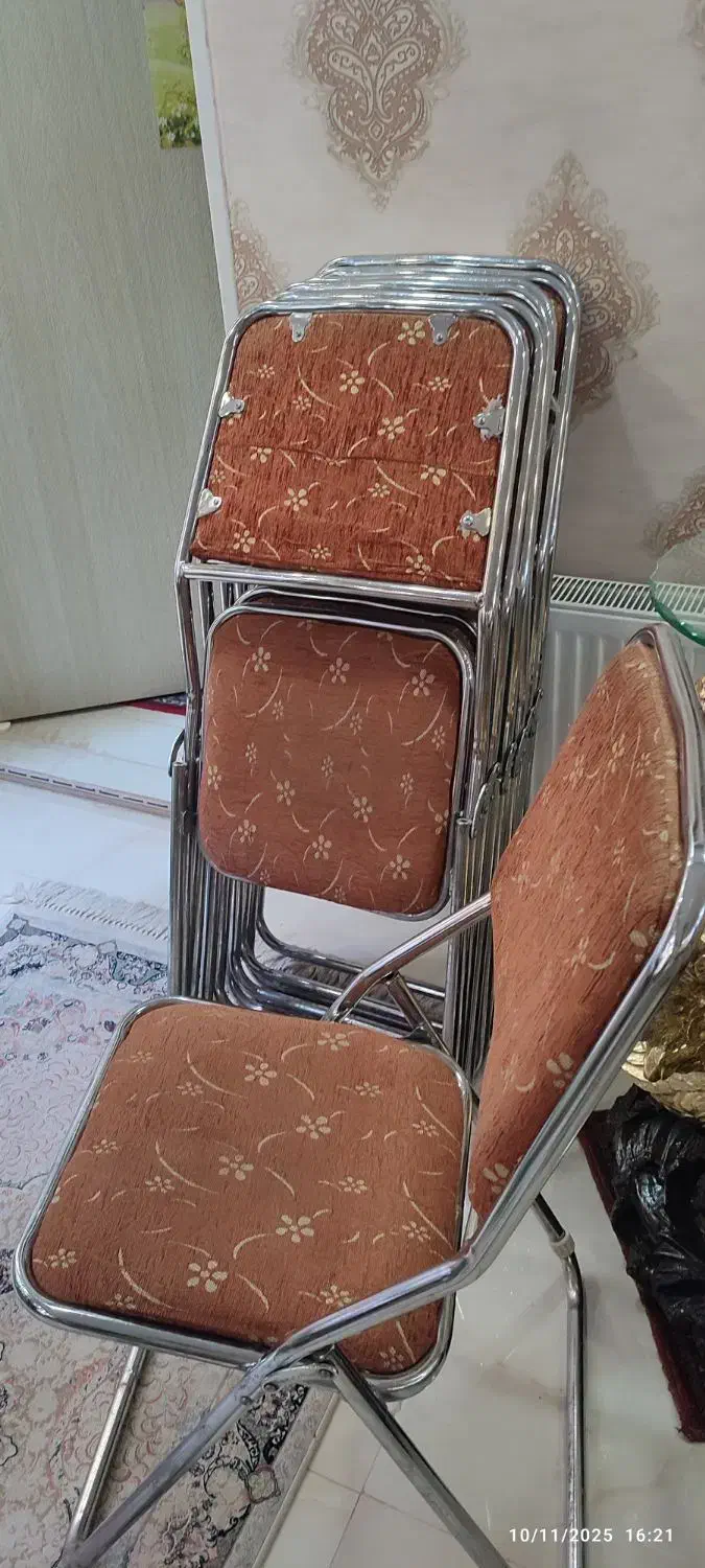 ۷ عدد صندلی تاشو زیبا ، محکم و سالم|صندلی و نیمکت|کرج, عظیمیه|دیوار