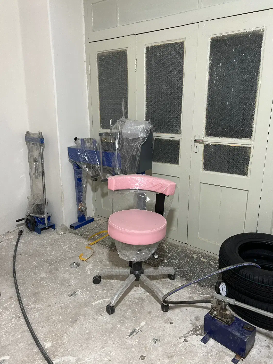 صندلی و تخت سالن|آرایشگاه و سالن‌های زیبایی|شاهرود, |دیوار