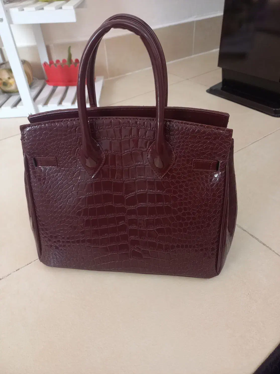 کیف مجلسی|کیف، کفش، کمربند|خوی, |دیوار