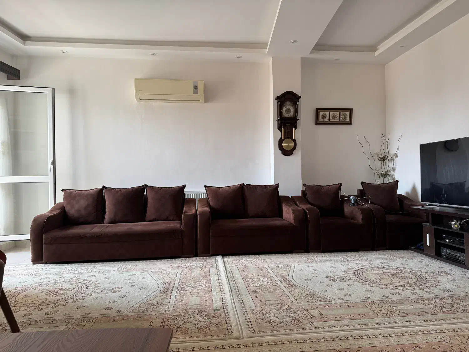 مبل هفت نفره|مبلمان خانگی و میز عسلی|رشت, نیروی دریایی|دیوار