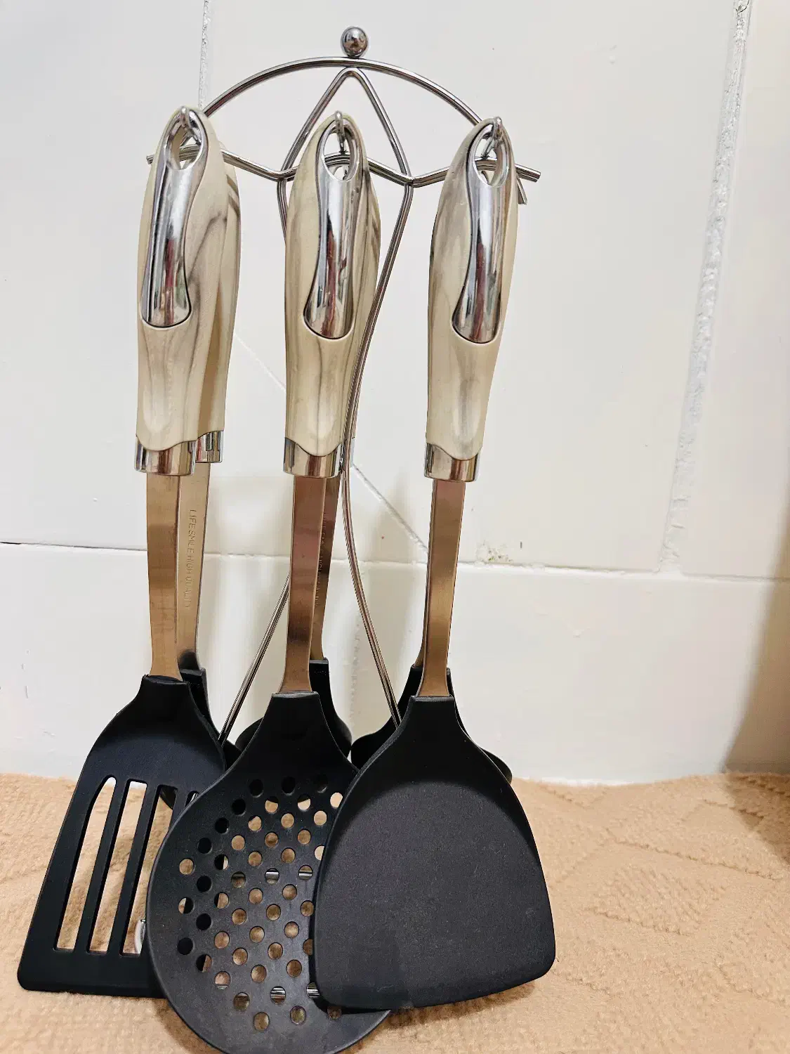 سرویس چاقو و کفگیر|ظروف پخت‌وپز|یاسوج, |دیوار