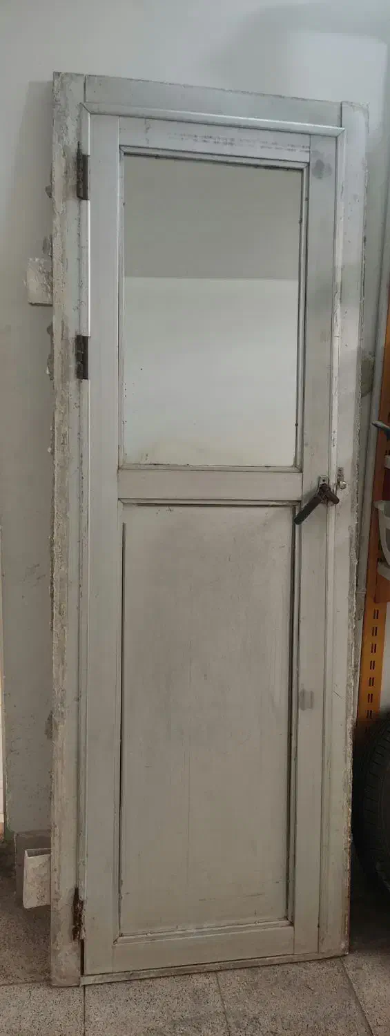 درب آلومینیومی|لوازم سرویس بهداشتی|مشهد, کارمندان دوم|دیوار