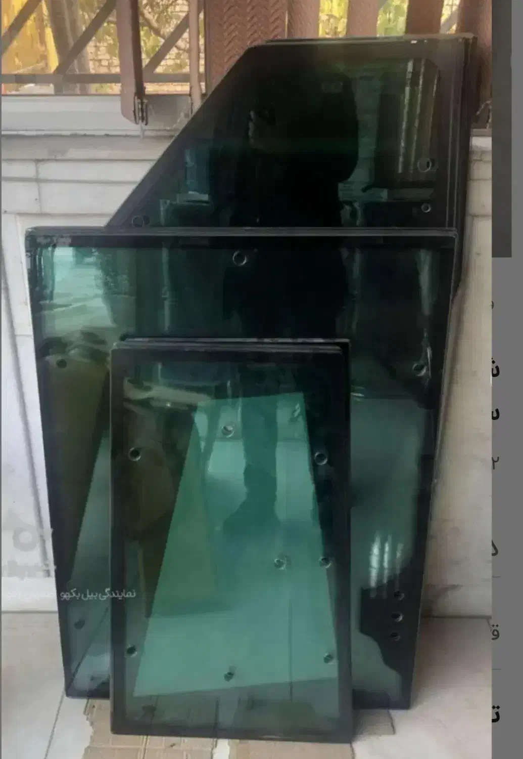 شیشه پنجره سمت راست بیل بکهو سنوپارس تراکتور|قطعات یدکی و لوازم جانبی|تهران, لاله زار|دیوار