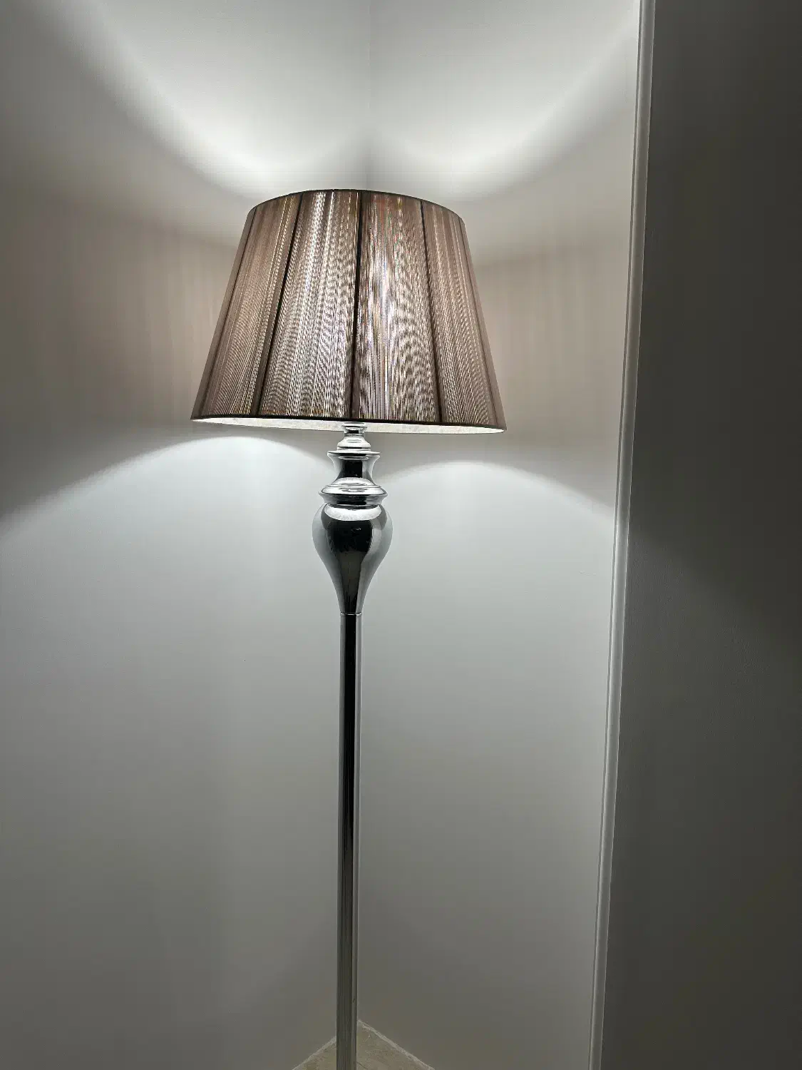 آباژور پایه بلند|چراغ خواب و آباژور|قم, شهرک فاطمیه|دیوار