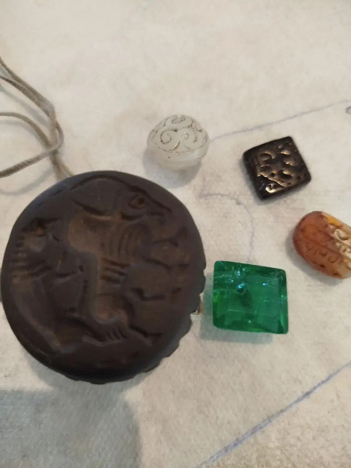 سنگای جواهری|جواهرات|باقرشهر, |دیوار