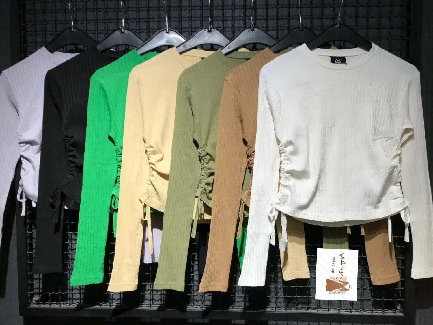 لباس شخصی|لباس|نیمروز, |دیوار