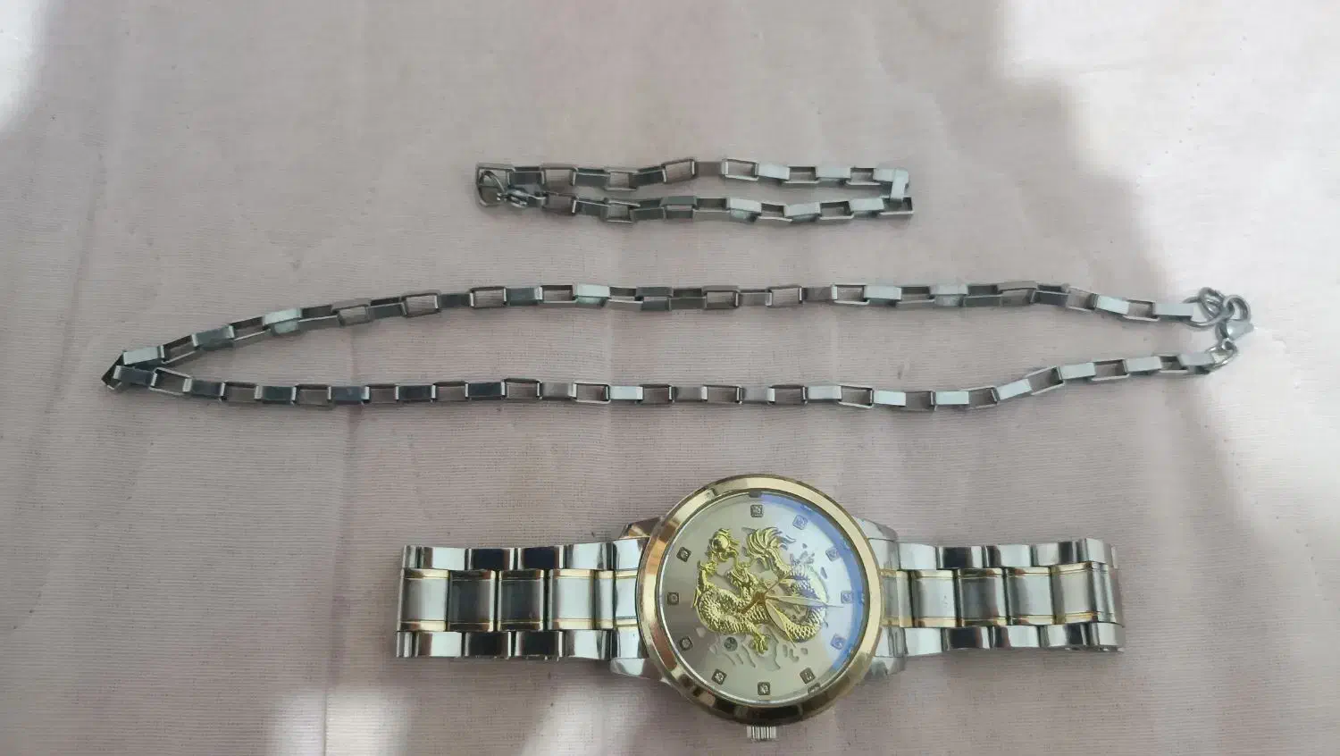 ساعت دراگون|ساعت|دورود, |دیوار