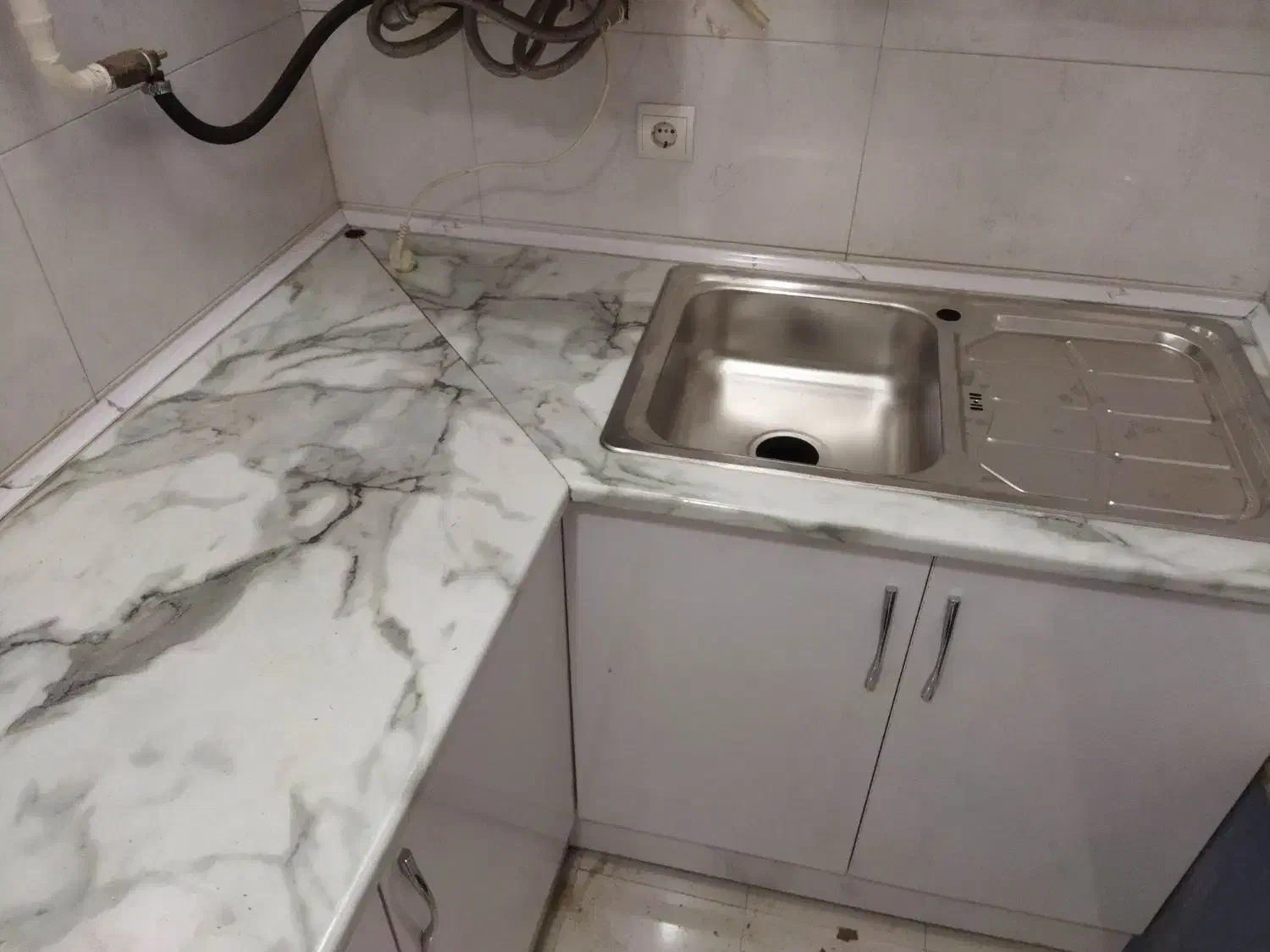 خدمات نصب و تعمیر لوازم ام دی اف mdf و نصب قرنیز|خدمات پیشه و مهارت|اردبیل, |دیوار