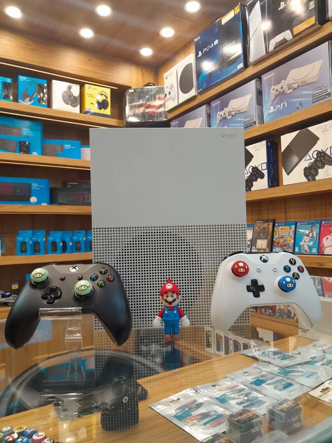 کنسول بازی ایکس باکس one s دو دسته|کنسول، بازی ویدئویی و آنلاین|قم, عربستان|دیوار