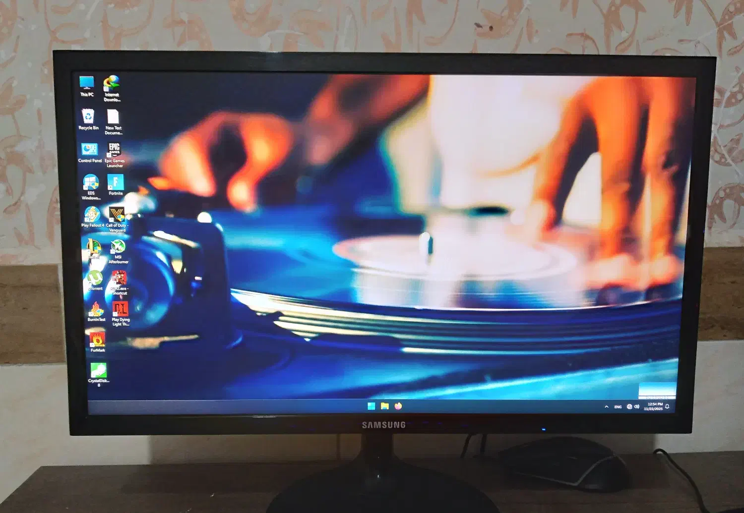 دو عدد مانیتور ۲۲ اینچ|قطعات و لوازم جانبی رایانه|اهواز, حصیرآباد|دیوار