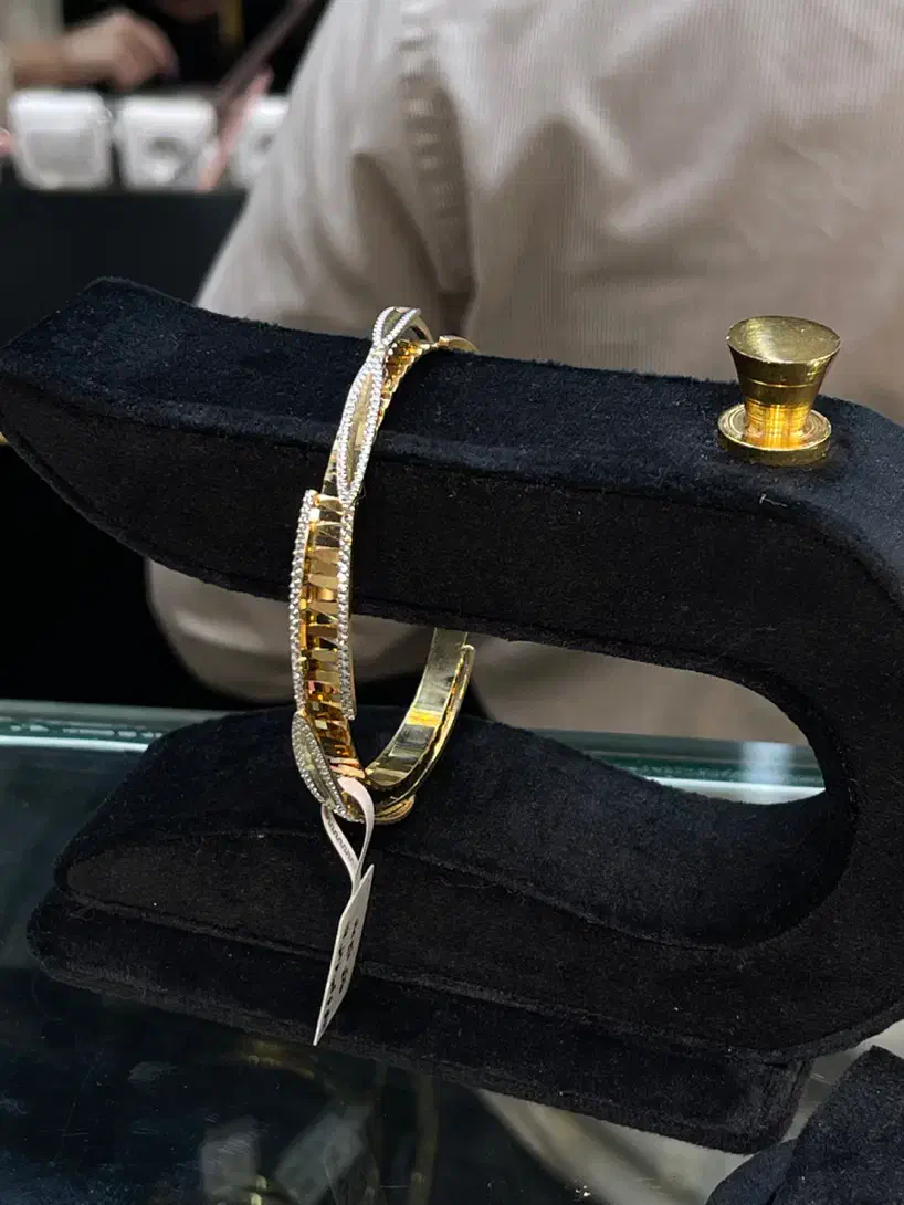 دستبند و نیم تک و تمیمه|جواهرات|شیراز, ملاصدرا|دیوار