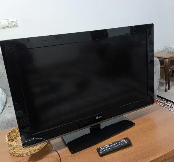 LCD 32 اینچ LG|تلویزیون و پروژکتور|لاهیجان, گلستان|دیوار