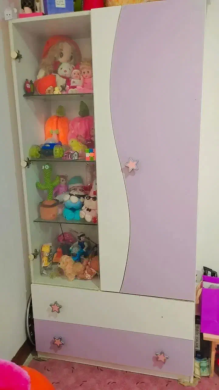 یک عدد تخت.کمد.میز ارایش|تخت و سرویس خواب|یزد, |دیوار