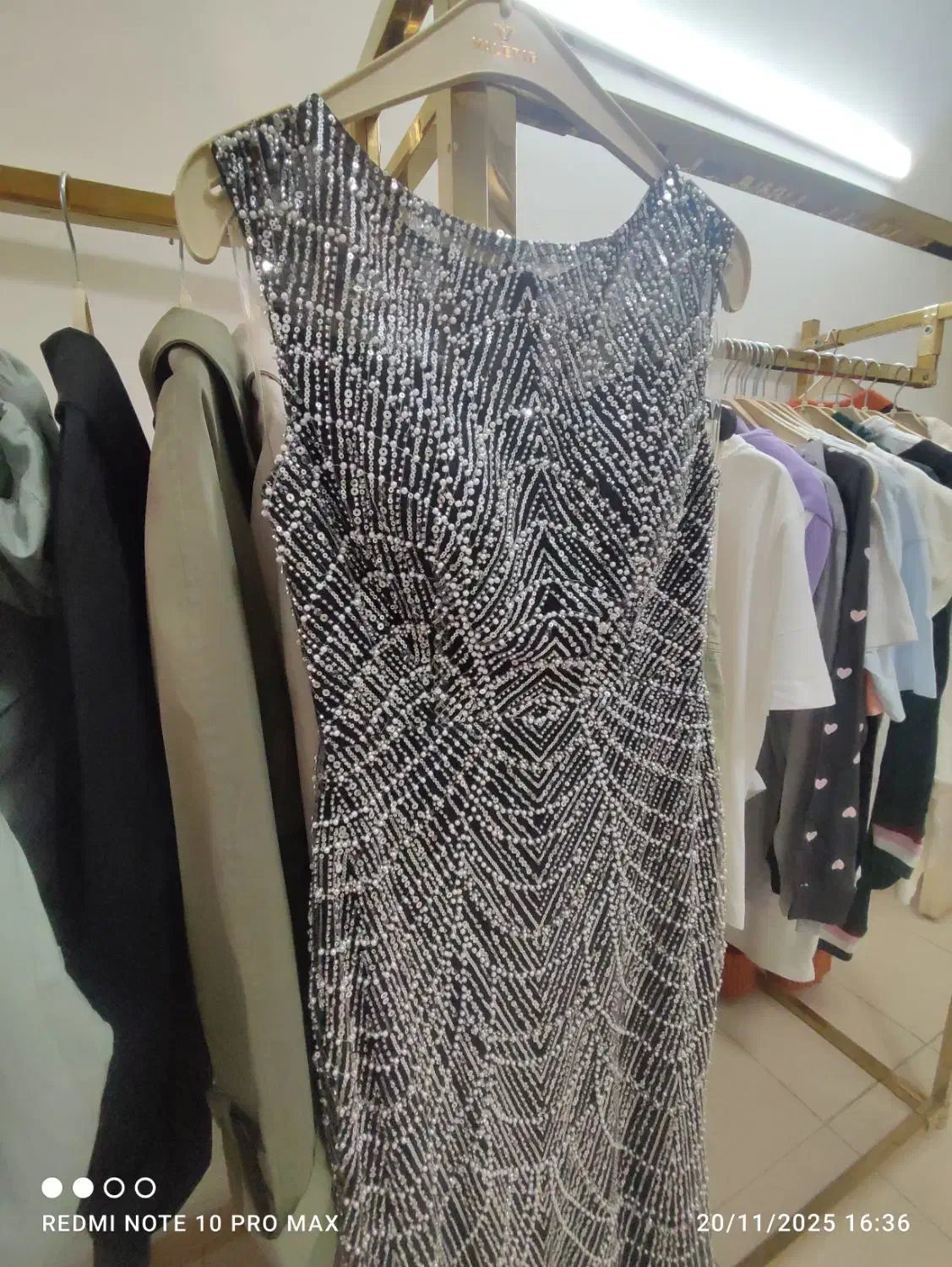 مزون سرخابی  شعبه ۲ پرند میدان استقلال|لباس|پرند, فاز ۲|دیوار