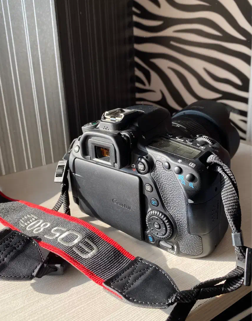دوربین حرفه ای canon 80D درحدصفر و فوقالعاده تمیز|دوربین عکاسی و فیلمبرداری|تبریز, |دیوار