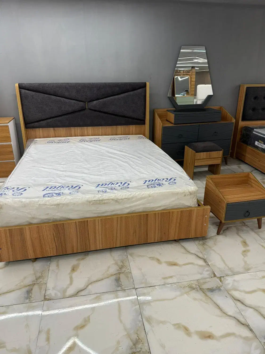 سرویس تخت خواب واینه ومیزارایش|تخت و سرویس خواب|تهران, خلازیر|دیوار