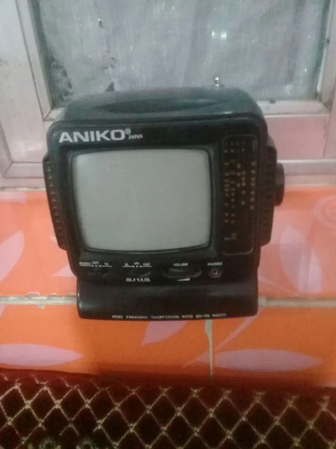 تلویزیون کوچک شارژیباطری|تلویزیون و پروژکتور|اردبیل, |دیوار