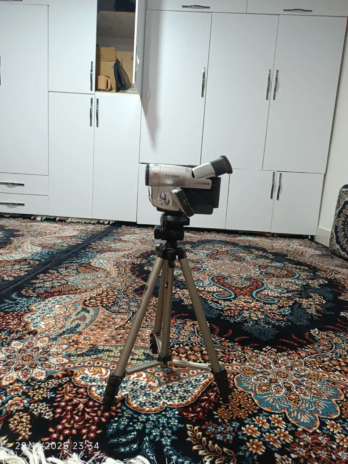 دروبین فیلمبرداری همراه با سه پایه|دوربین عکاسی و فیلم‌برداری|سردشت, |دیوار