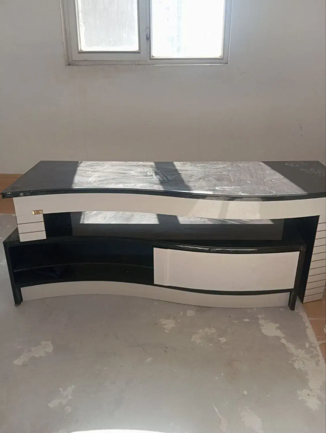 میز تلویزیون|میز تلویزیون|میانه, |دیوار