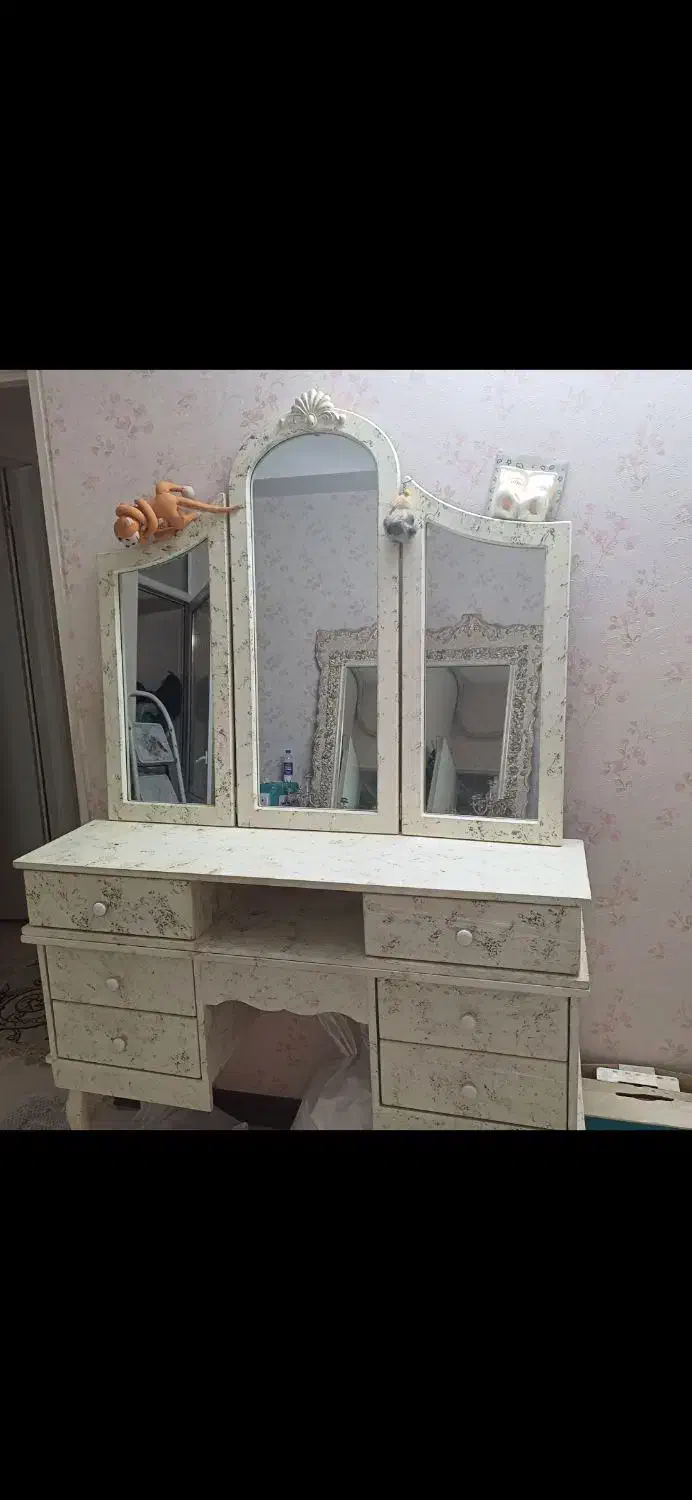 کنسول با آینه و آواژور ایستاده|بوفه، ویترین، کنسول|ری, حمزه‌آباد|دیوار