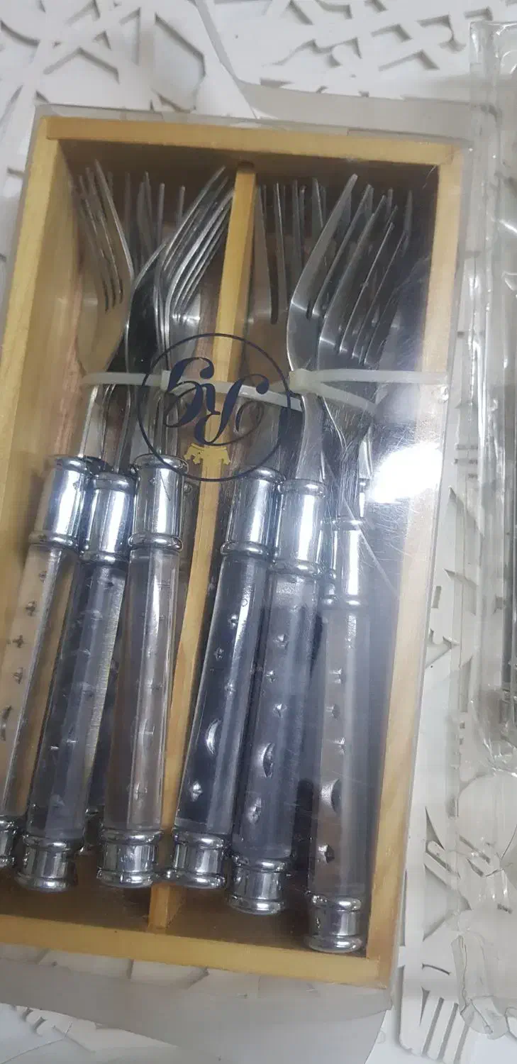 ۱۲ تا چنگال ۸ تا چاقو هردو باهم ۳۵۰ تومان|ظروف سرو و پذیرایی|ری, دولتآباد|دیوار