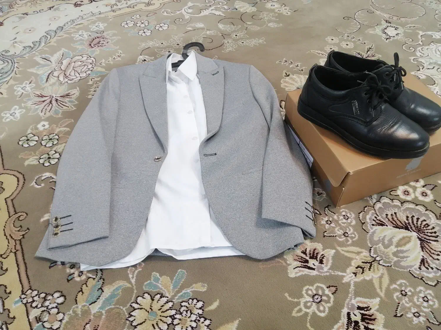 کت و شلوار به همراه کفش|لباس|کبودرآهنگ, |دیوار