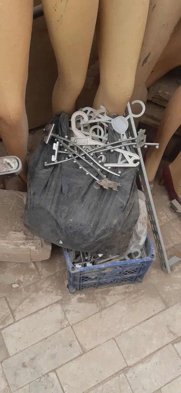 چند تا مانکن ویک رگال ایستاده ویه بار بند اردی|فروشگاه و مغازه|مشهد, شایه|دیوار