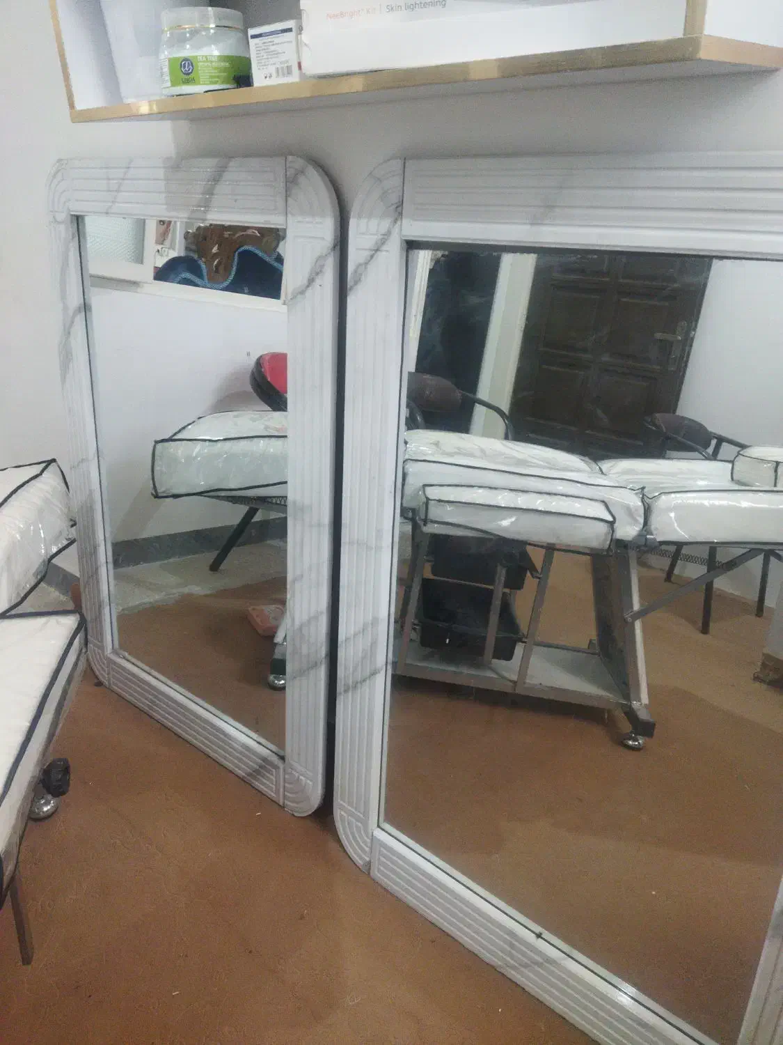 آینه وروشویی|آرایشگاه و سالن‌های زیبایی|ساوه, |دیوار