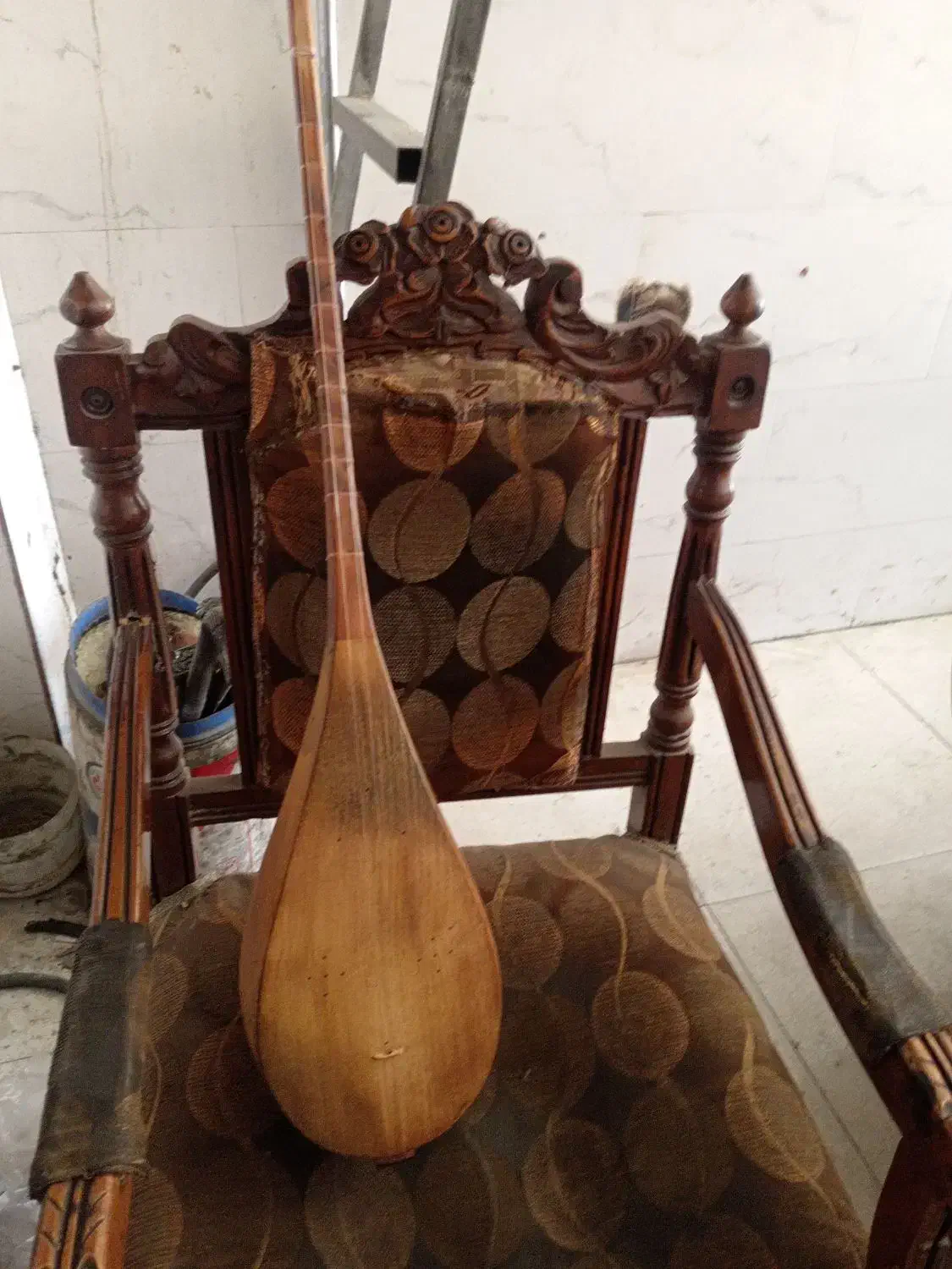 دوتار کاسه بزرگ|سازهای سنتی|شیروان (خراسان), |دیوار