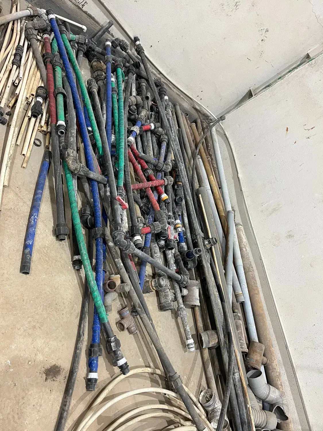 فر.ش مقداری لوله و اتصالات آبیاری|مصالح و تجهیزات ساختمان|نمین, |دیوار