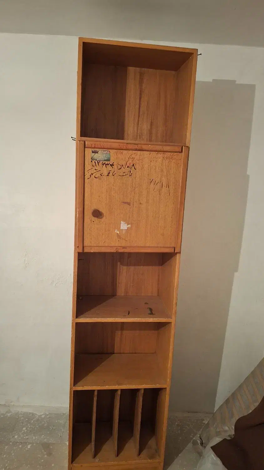 قفسه و کتابخانه|کتابخانه، شلف، قفسههای دیواری|بومهن, |دیوار