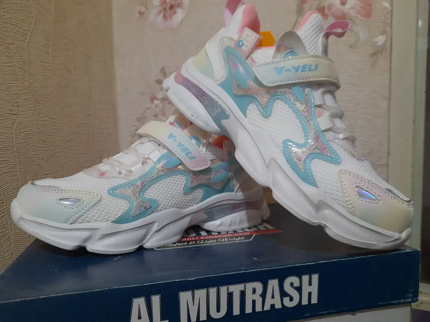 کفش ورزشی نو|کیف، کفش، کمربند|شادگان, |دیوار