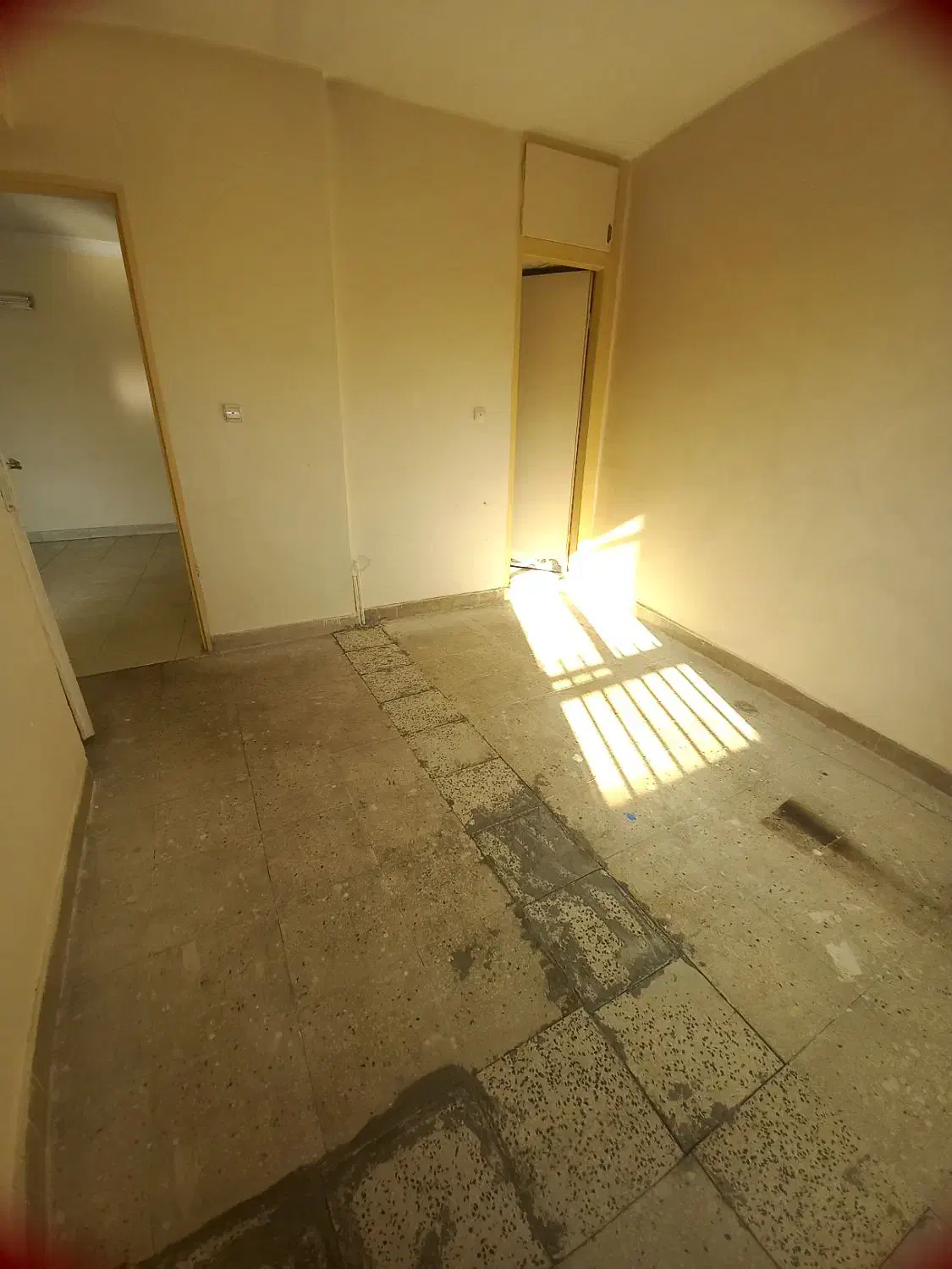 آپارتمان۶۰مترطبقه۴پارکینگدارخ کمیل چسبیده به مترو