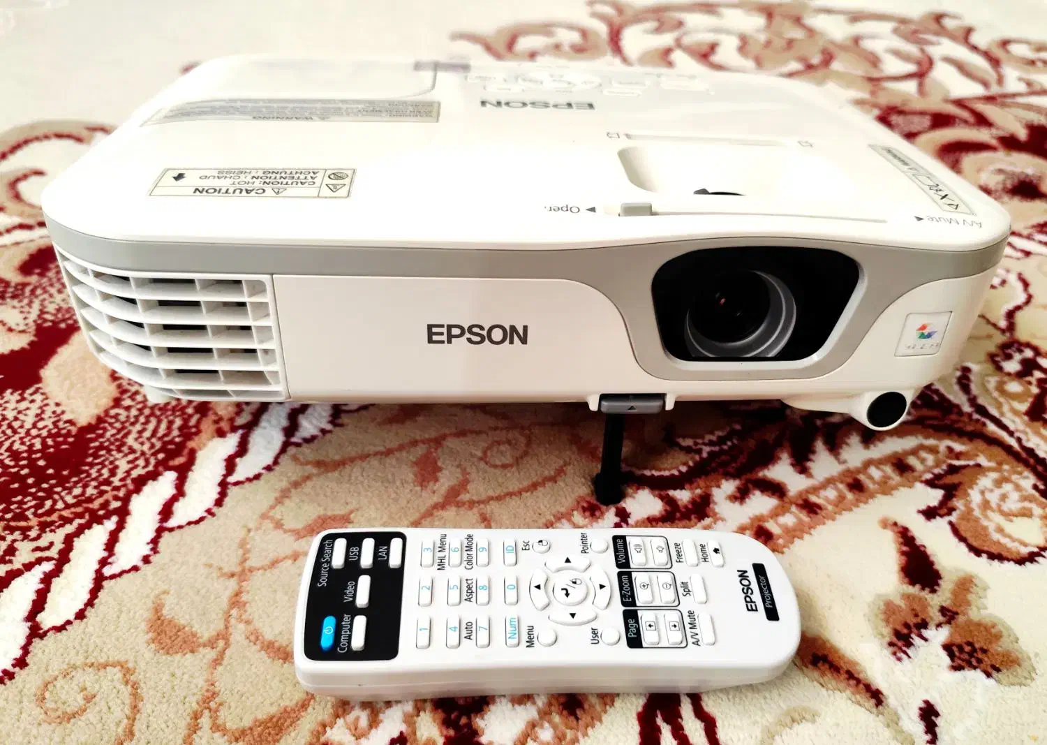 ویدئو پروژکتور EPSON اصلی|تلویزیون و پروژکتور|شاهین‌شهر, ۹ دی|دیوار