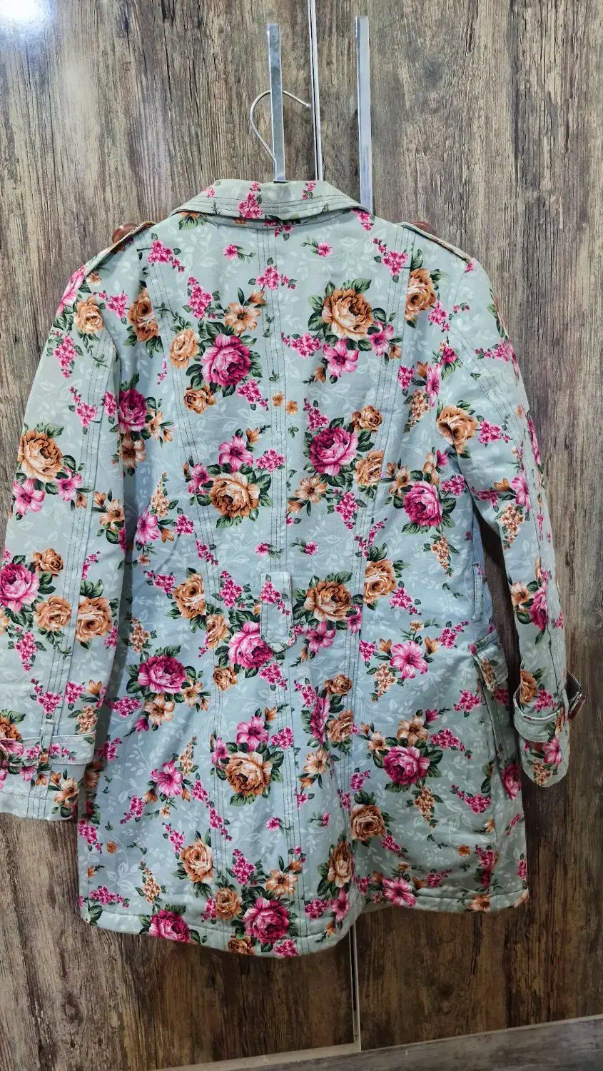 مانتو|لباس|دوگنبدان, |دیوار