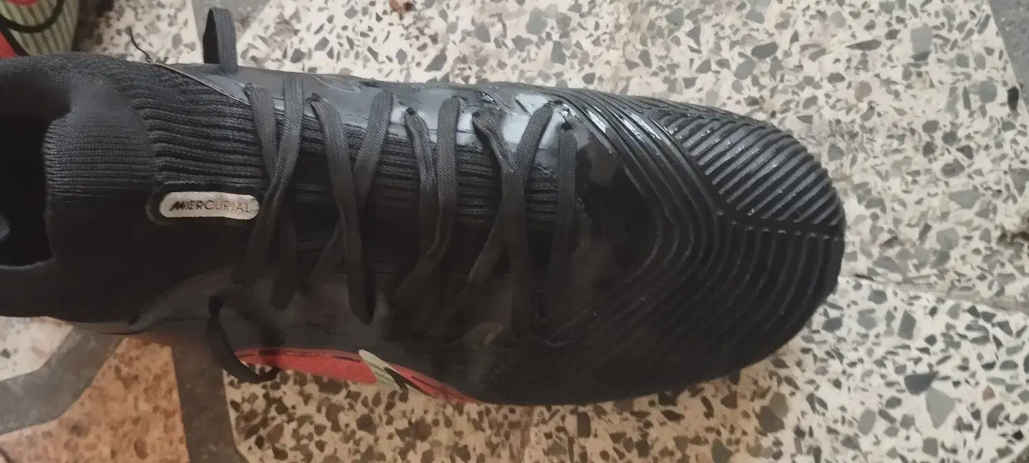 کفش فوتبال|کیف، کفش، کمربند|رشت, پیرکلاچای|دیوار