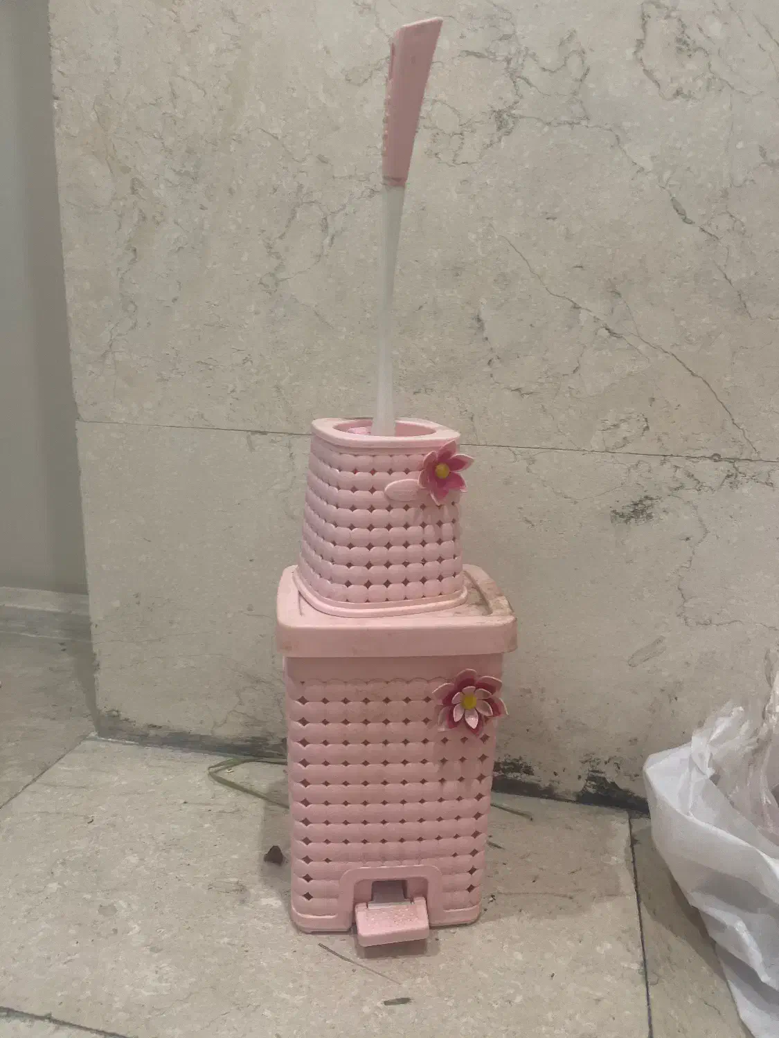 سطل وبرس توالت|لوازم سرویس بهداشتی|مشهد, کوشش|دیوار