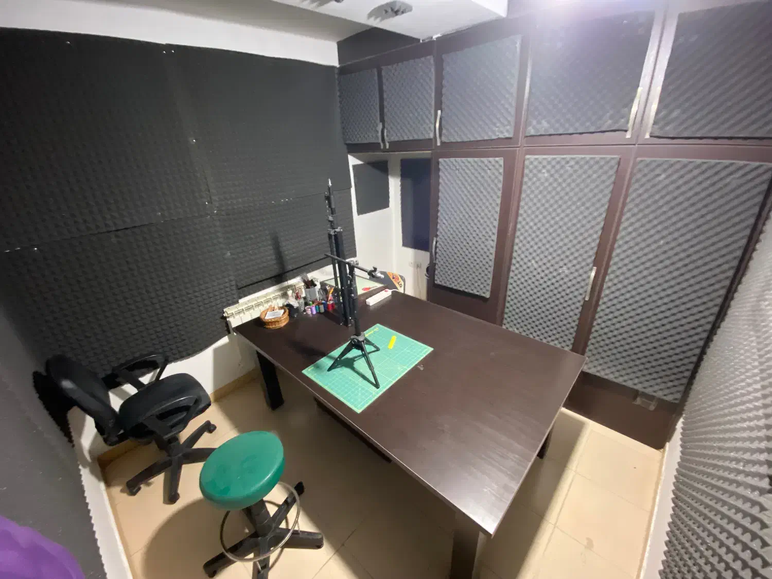 استودیو ضبط صدا و پادکست (آکوستیک کامل)اجاره ساعتی|اجارهٔ کوتاه‌مدت دفتر کار و فضای آموزشی|رشت, کوی عرفان|دیوار