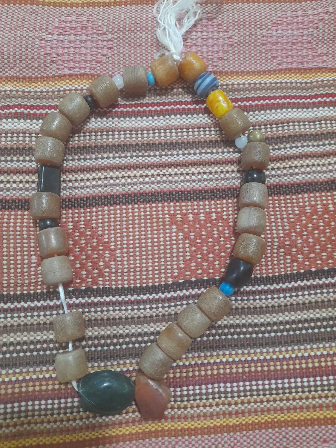 گردنبندقدیمی|کلکسیون اشیاء عتیقه|رامند, |دیوار