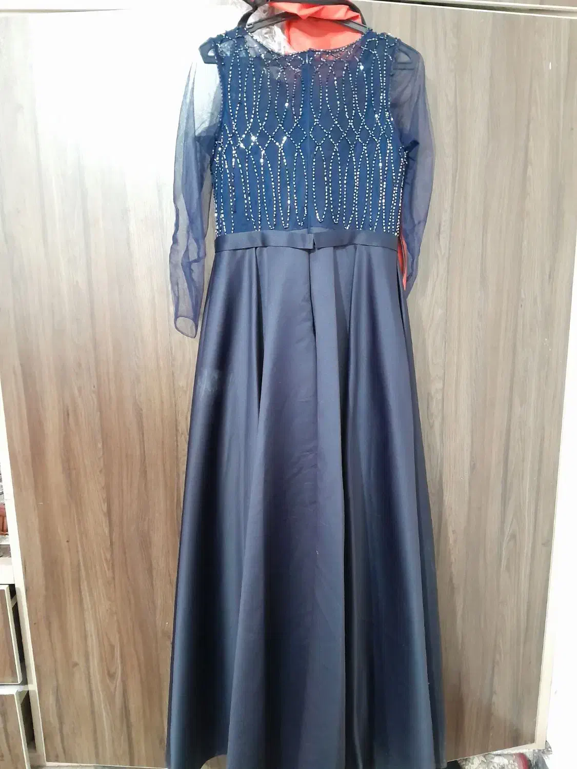 لباس مجلسی|لباس|شوش, |دیوار