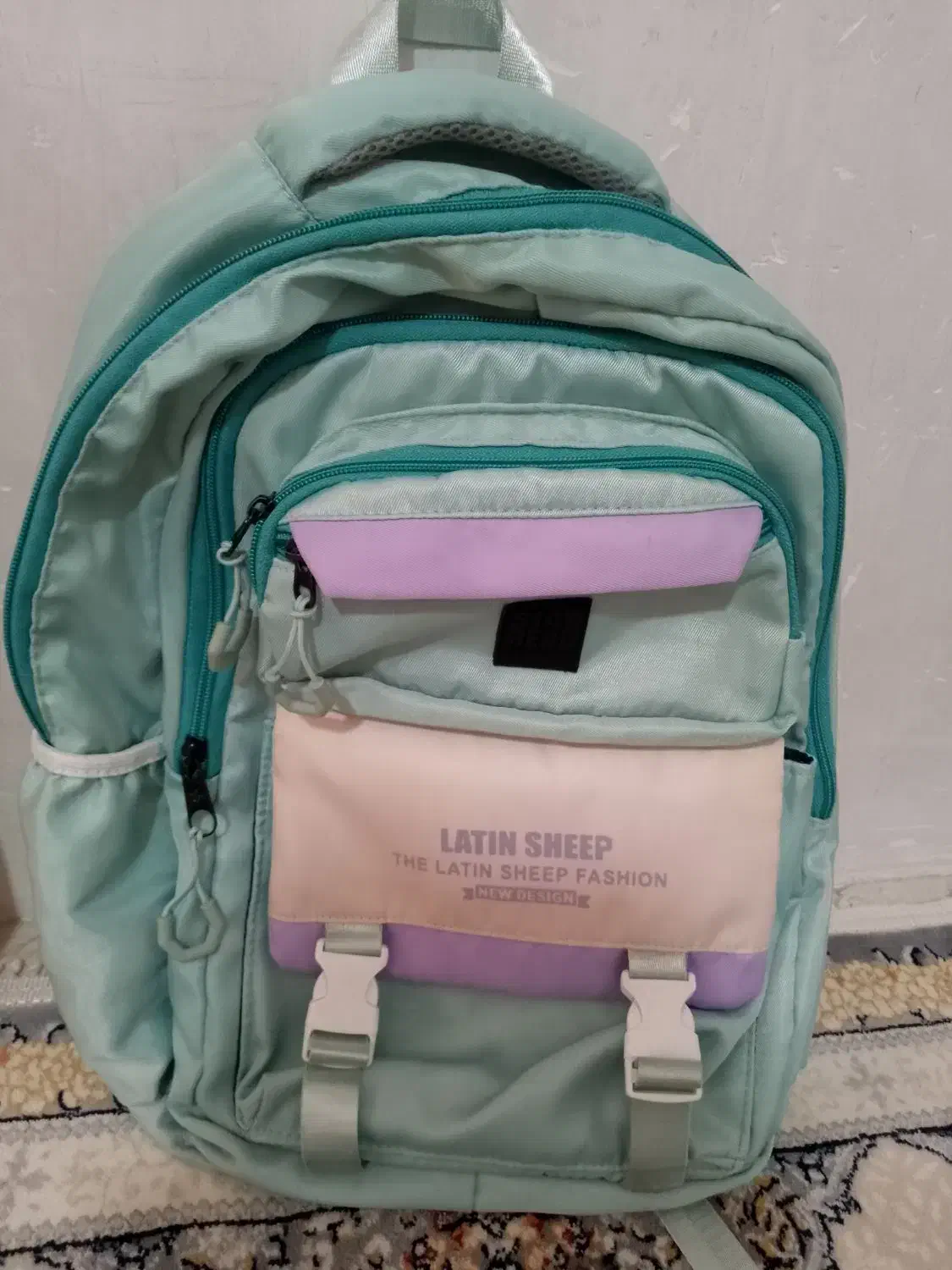 کیف مدرسه|کیف، کفش، کمربند|بومهن, |دیوار