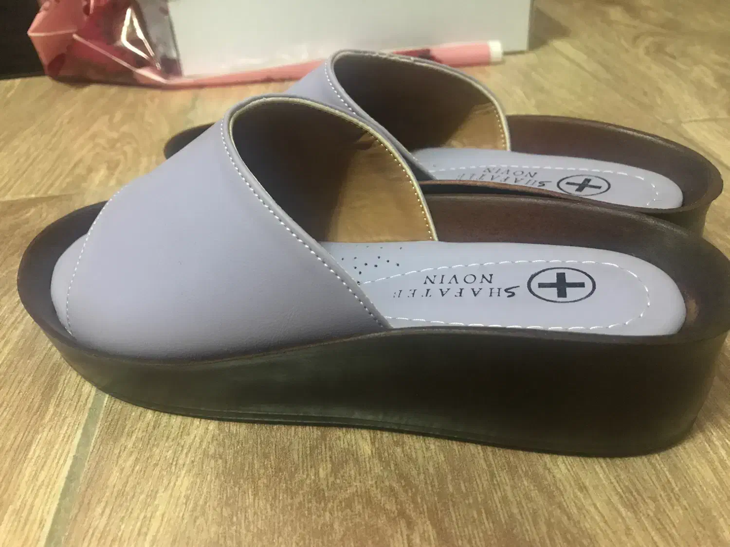 روفرشی|کیف، کفش، کمربند|رشت, چله خانه|دیوار