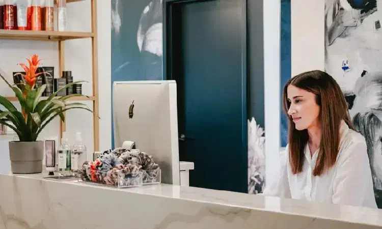 استخدام منشی برای سالن زیبایی بانوان|استخدام اداری و مدیریت|تهران, تهرانپارس غربی|دیوار