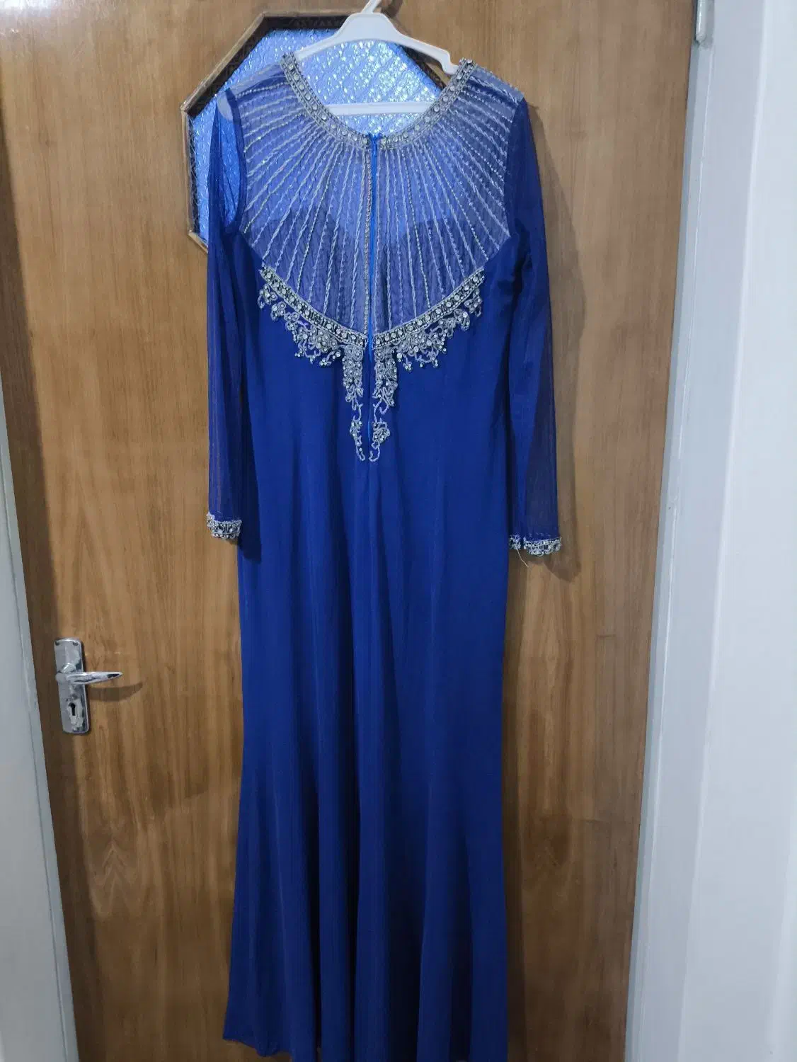 لباس مجلسی|لباس|شیراز, آزادگان|دیوار